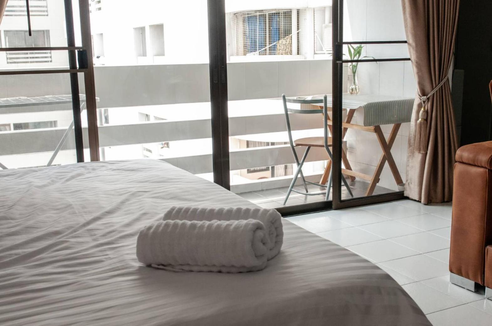Cozy 1Br Walk To Bts And Airport Rail Link Close To Malls T Банкок Екстериор снимка
